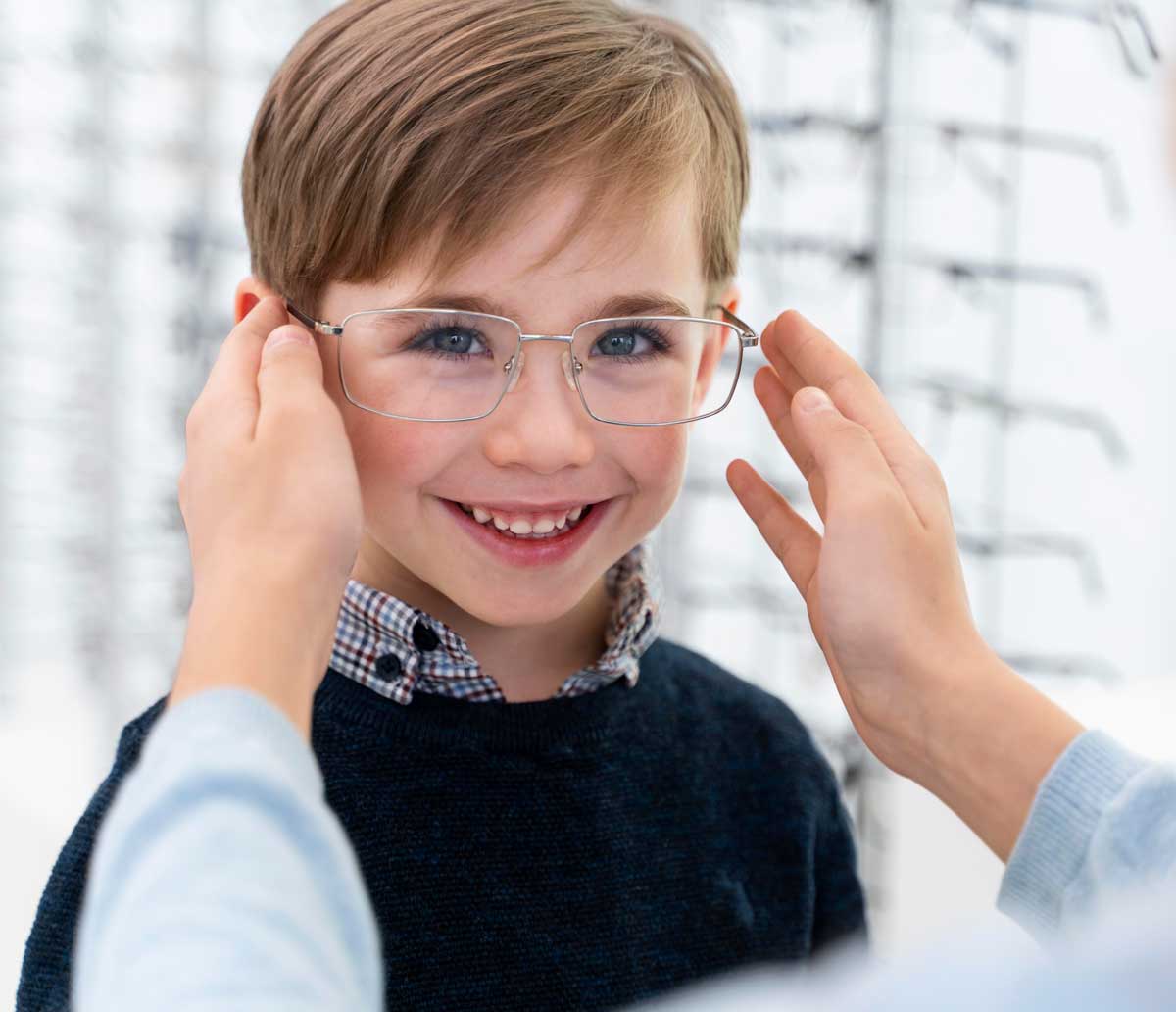tirano boca Expresión Cómo elegir gafas para niños y niñas - Pequeocio