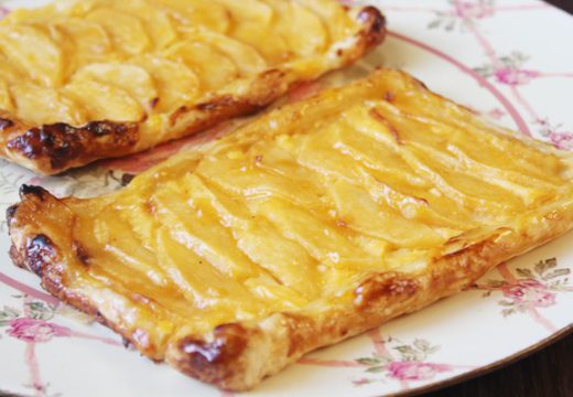 Tarta de manzana con hojaldre y crema pastelera